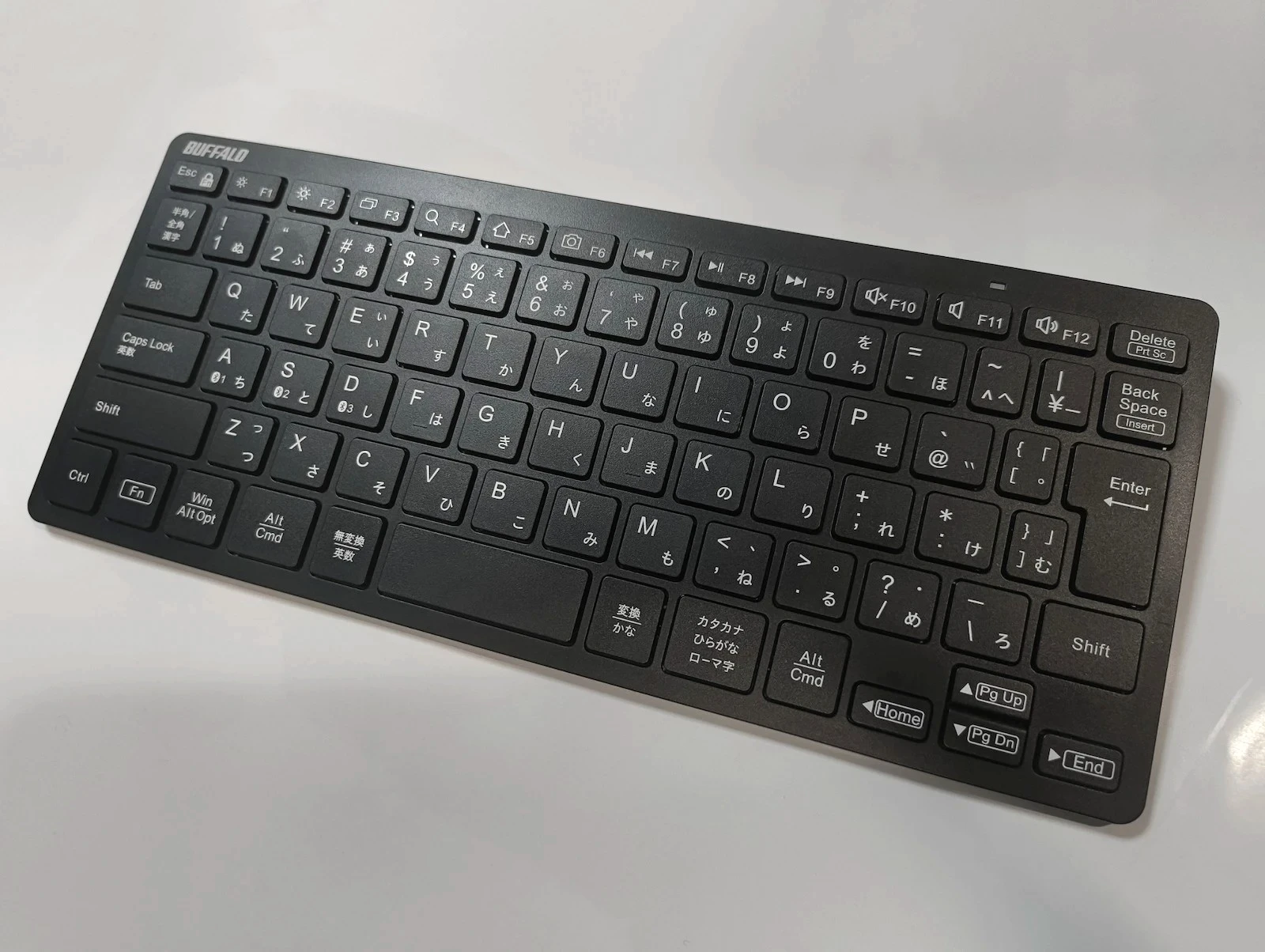 バッファローの軽量BluetoothキーボードBSKBB340の外観
